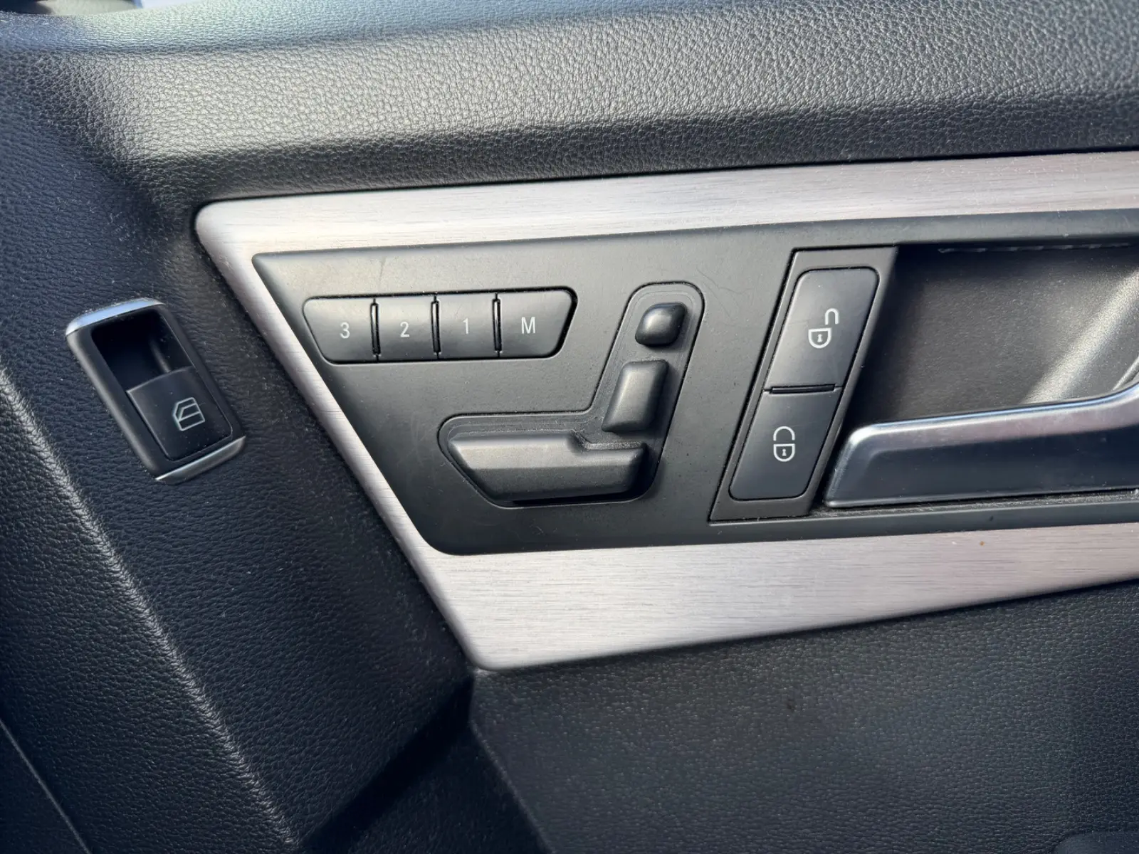 Mercedes-Benz GLK350 2011 — photo 15