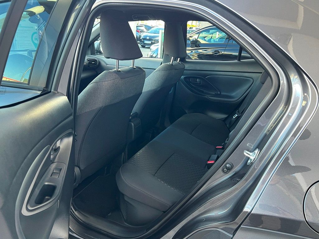 Fahrzeugabbildung Toyota Yaris Cross Hybrid FWD Teamplayer Safety+Winter