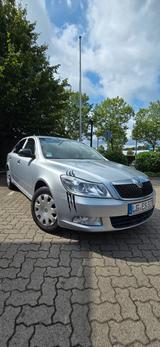 Skoda Octavia 1.6 Elegance Elegance - Skoda Octavia mit Benzin-Antrieb: Limousine, 1.6