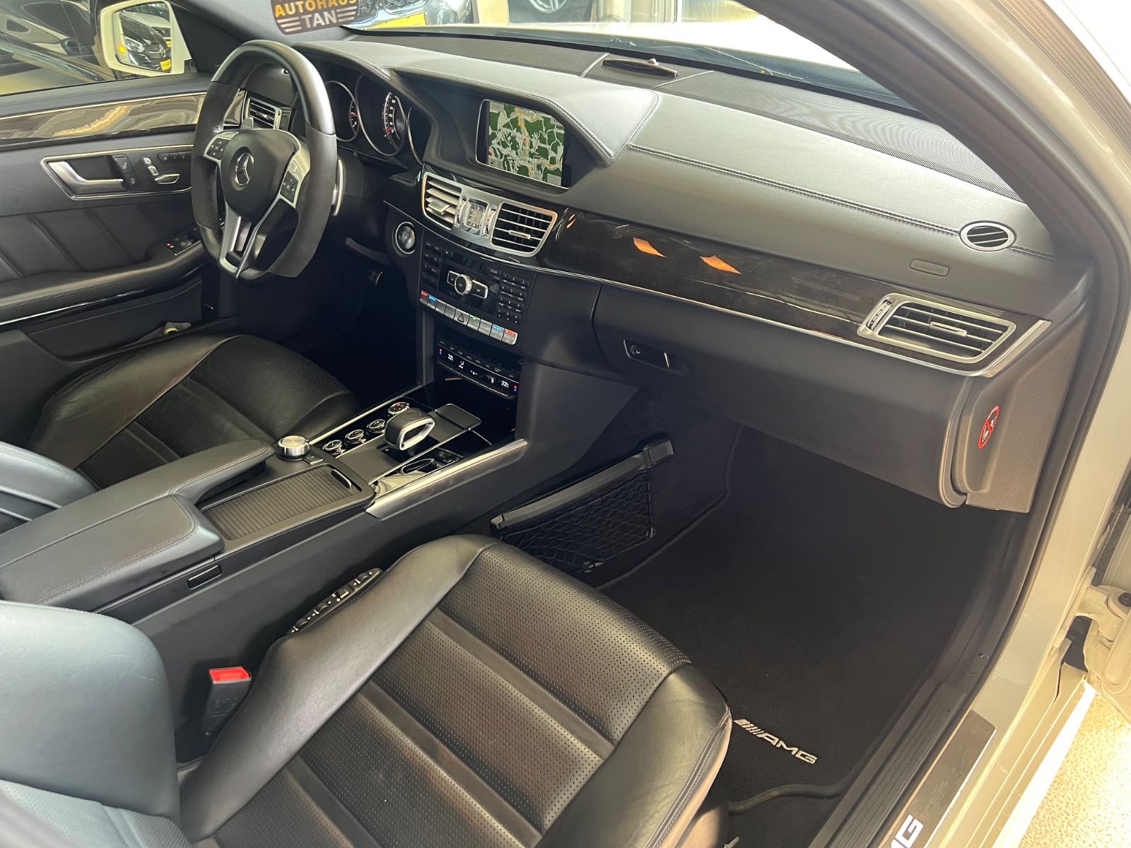 Fahrzeugabbildung Mercedes-Benz E 63 AMG E Lim. *DIAMANTWEISS*MB-SCHECKHEFT*