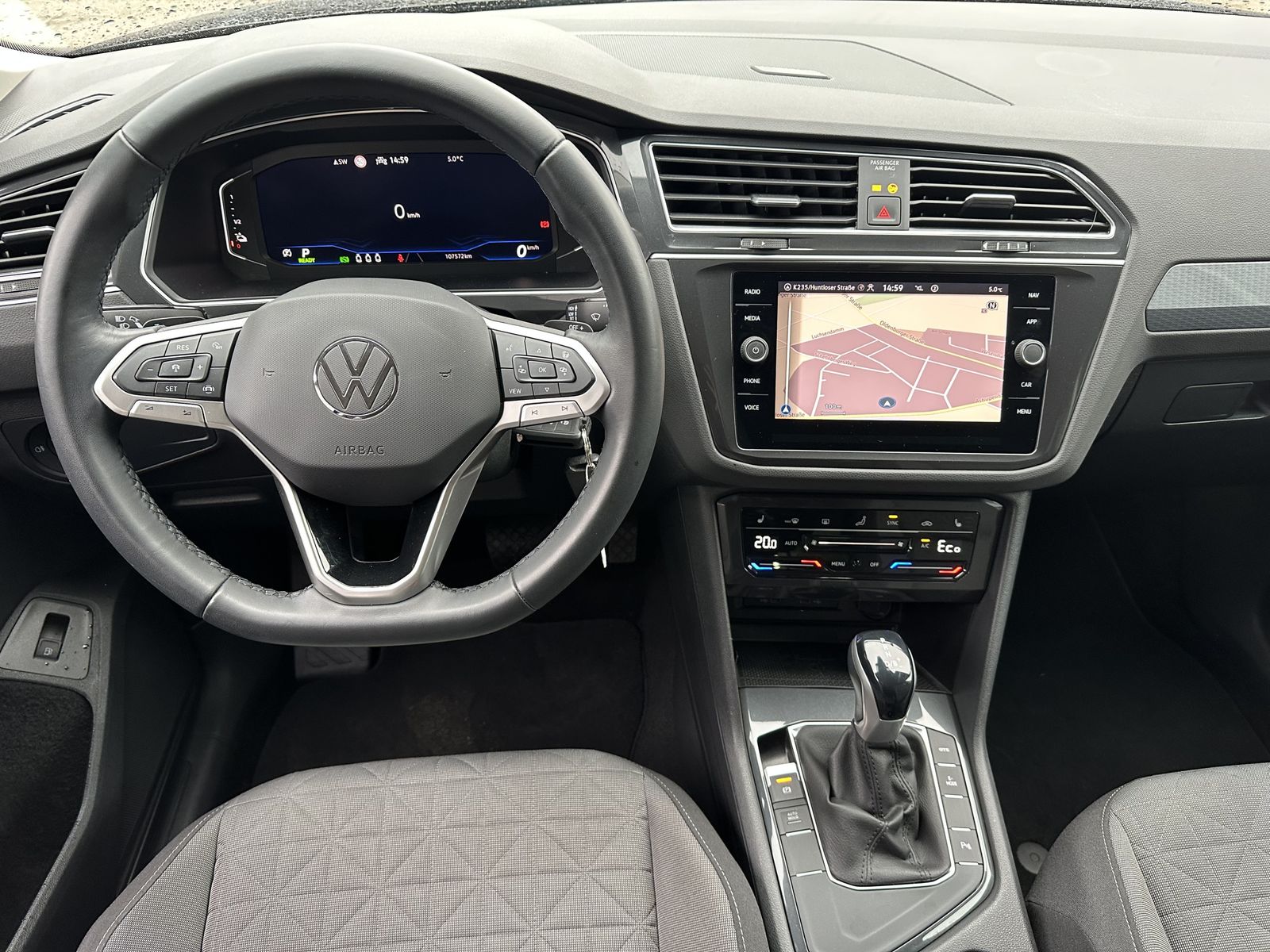 Fahrzeugabbildung Volkswagen Tiguan 1.4 TSI eHybrid Life NAV+LED+AHK+VCOCKPIT