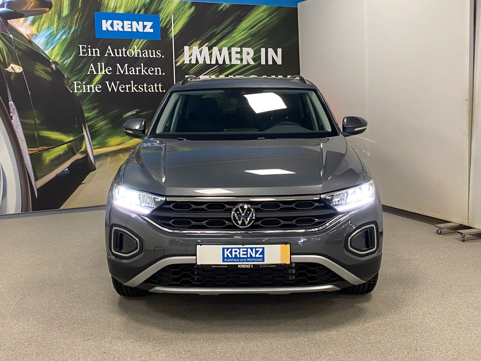 Fahrzeugabbildung Volkswagen T-Roc 1.5 TSI Life+ACC+LED+KAMERA+virt.TACHO+PDC