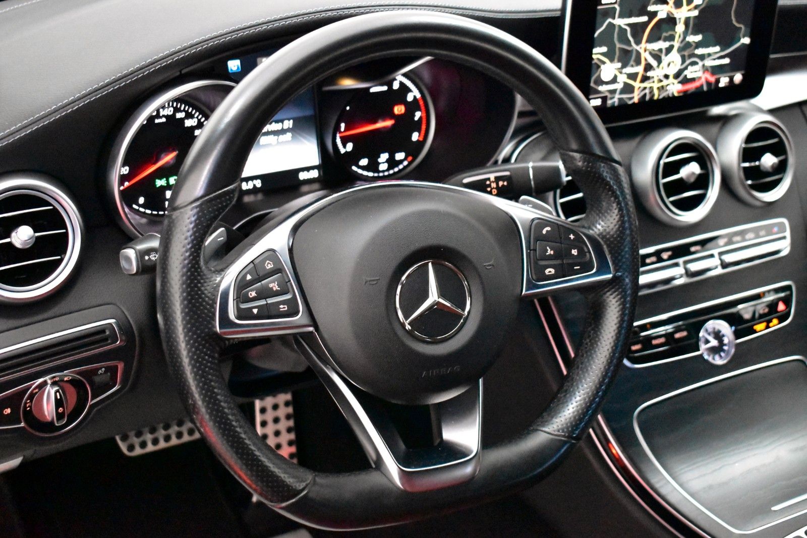 Fahrzeugabbildung Mercedes-Benz C 300 T AMG Line Leder,Navi,LED,SH,PDC,Kamera