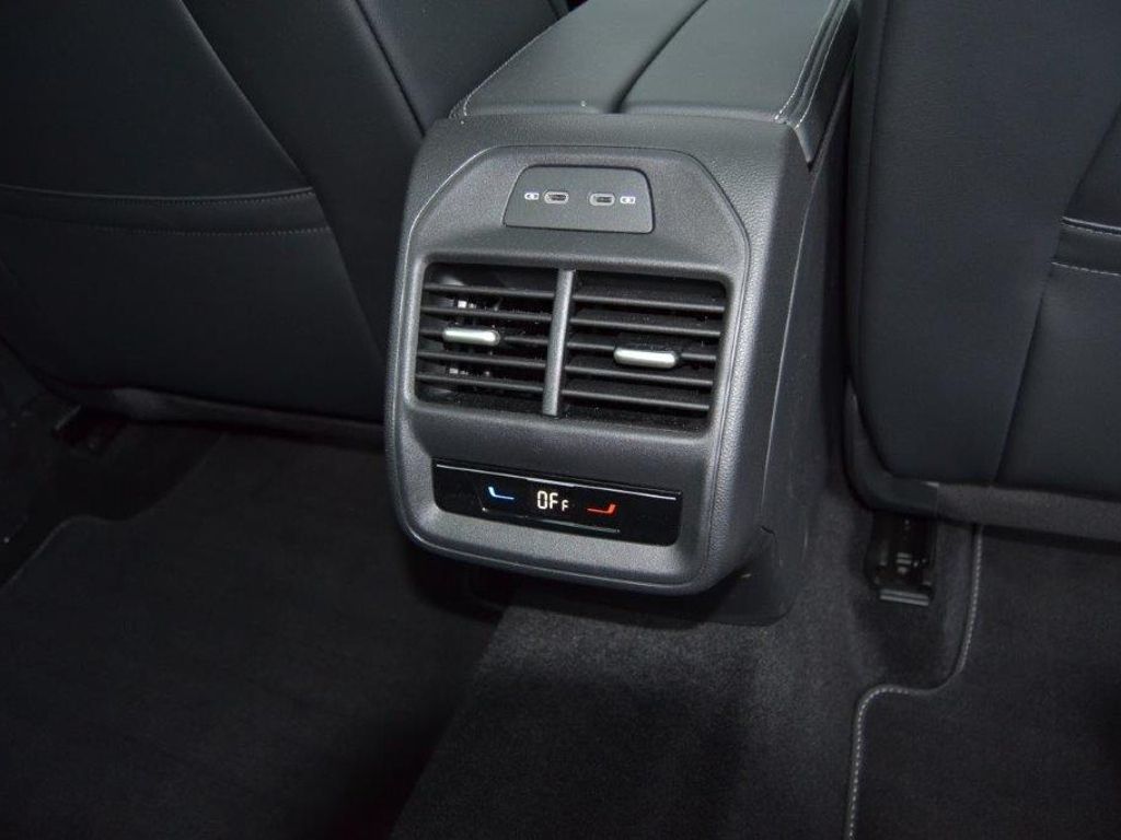 Passat Variant 2.0 TDI DSG R-Line VOLL/BLACK-STY
