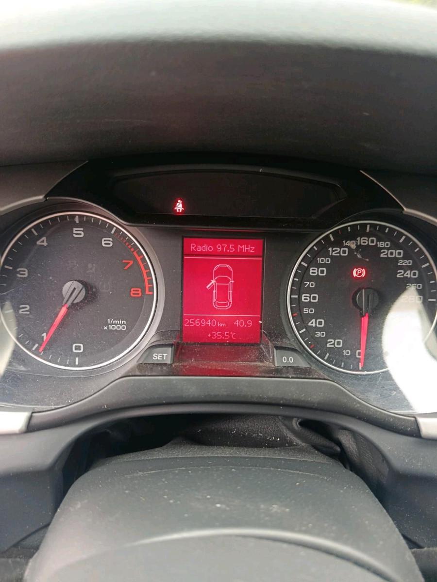 Audi A4 2010 — photo 10