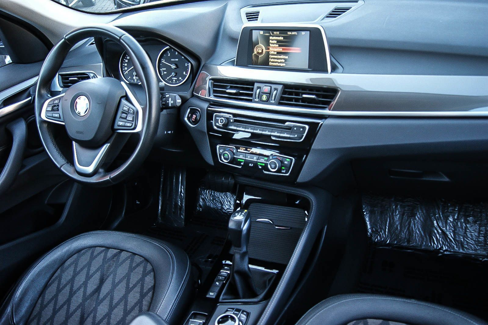 Fahrzeugabbildung BMW X1 xDrive18d xLine Aut. NAVI LED SIZHG TEMPOMAT