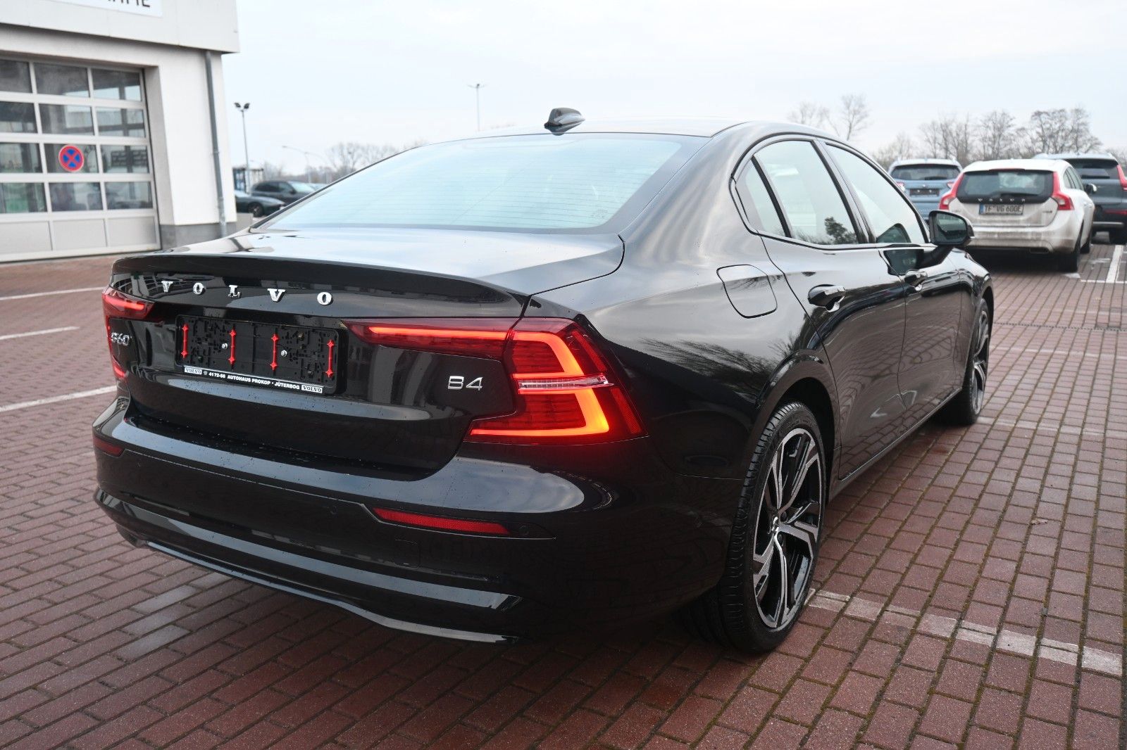 Fahrzeugabbildung Volvo S60 B4 B DSG Plus Dark*STHZG*360°*PANO*ACC*AHK