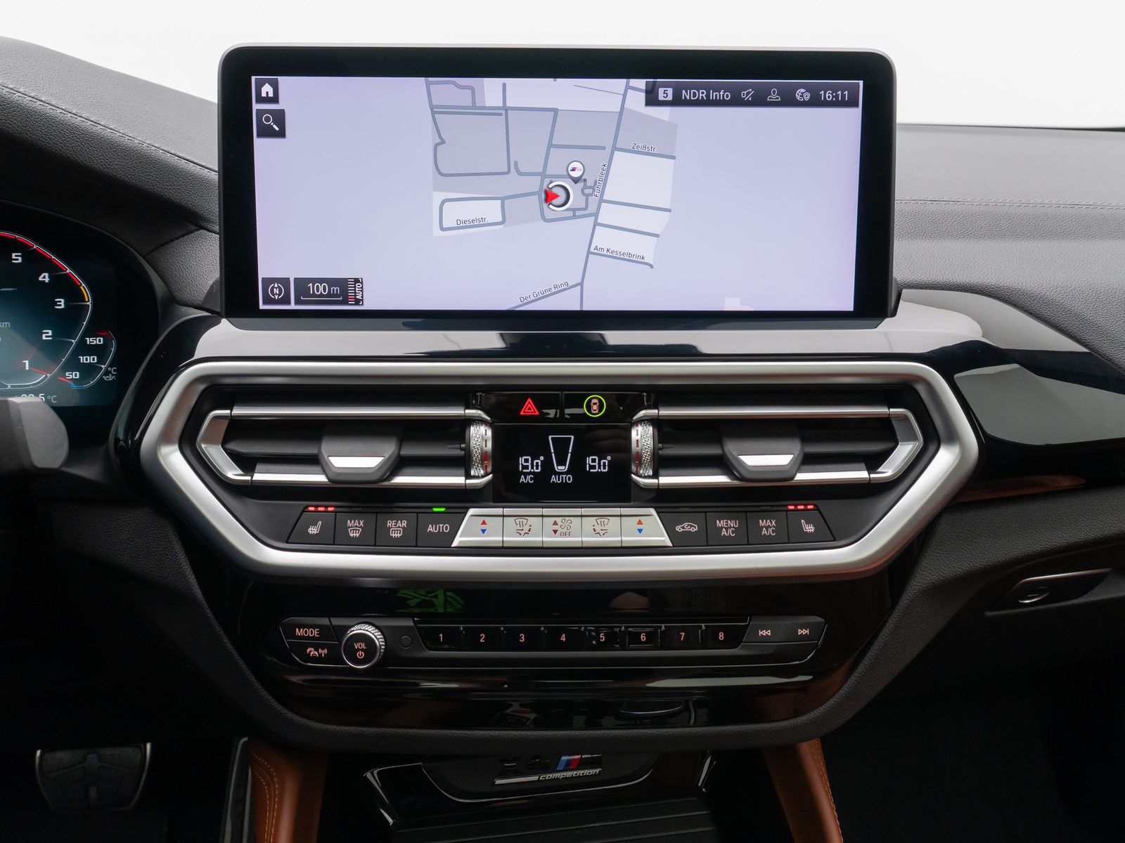 Fahrzeugabbildung BMW X4 M Competition HUD Kamera DAB Panorama 21Zoll