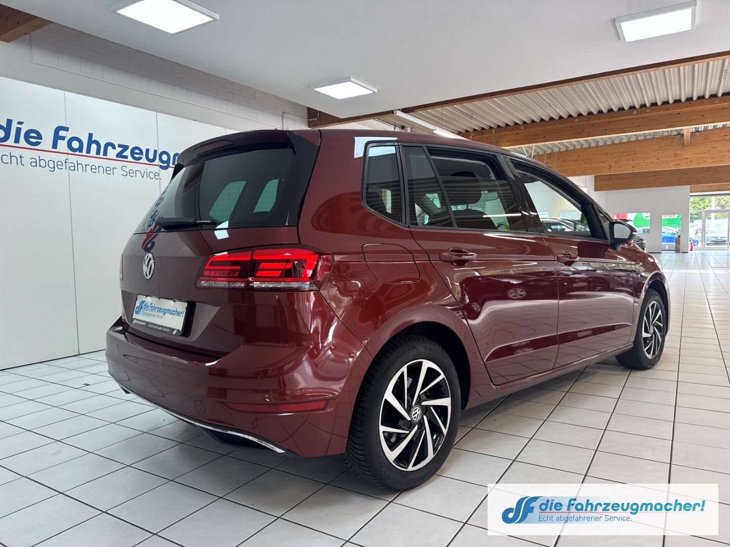 Fahrzeugabbildung Volkswagen Golf Sportsvan VII Join Navi Dyn. Kurvenlicht AC