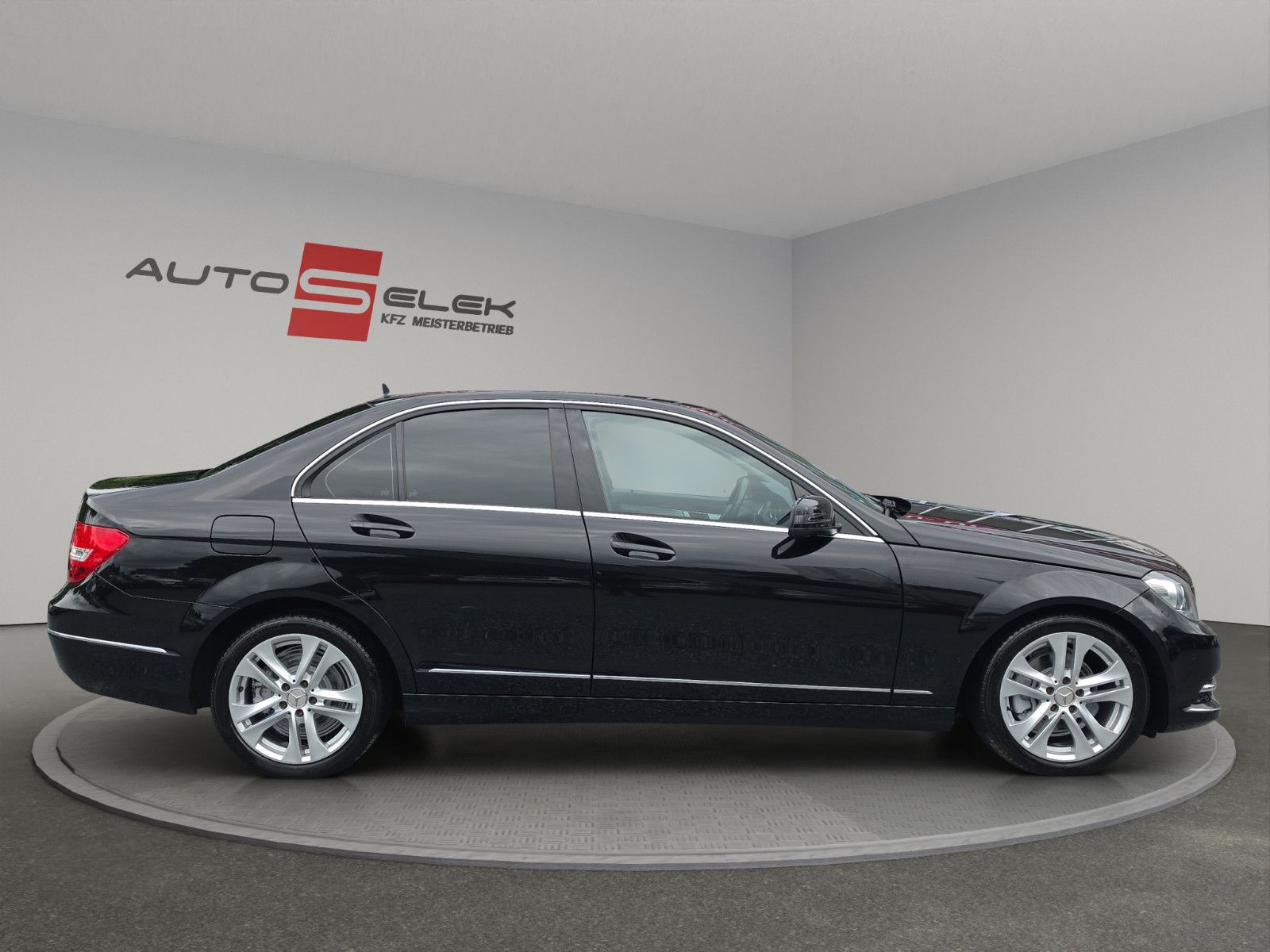 Fahrzeugabbildung Mercedes-Benz C 200 CGI BlueEfficiency AVANTGARDE/AUTOMATIK