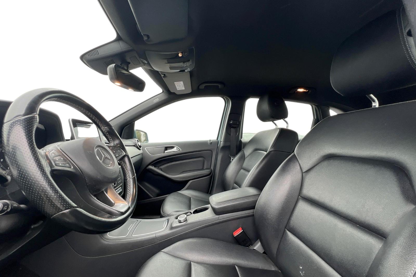 Mercedes-Benz B220 2015 — photo 14