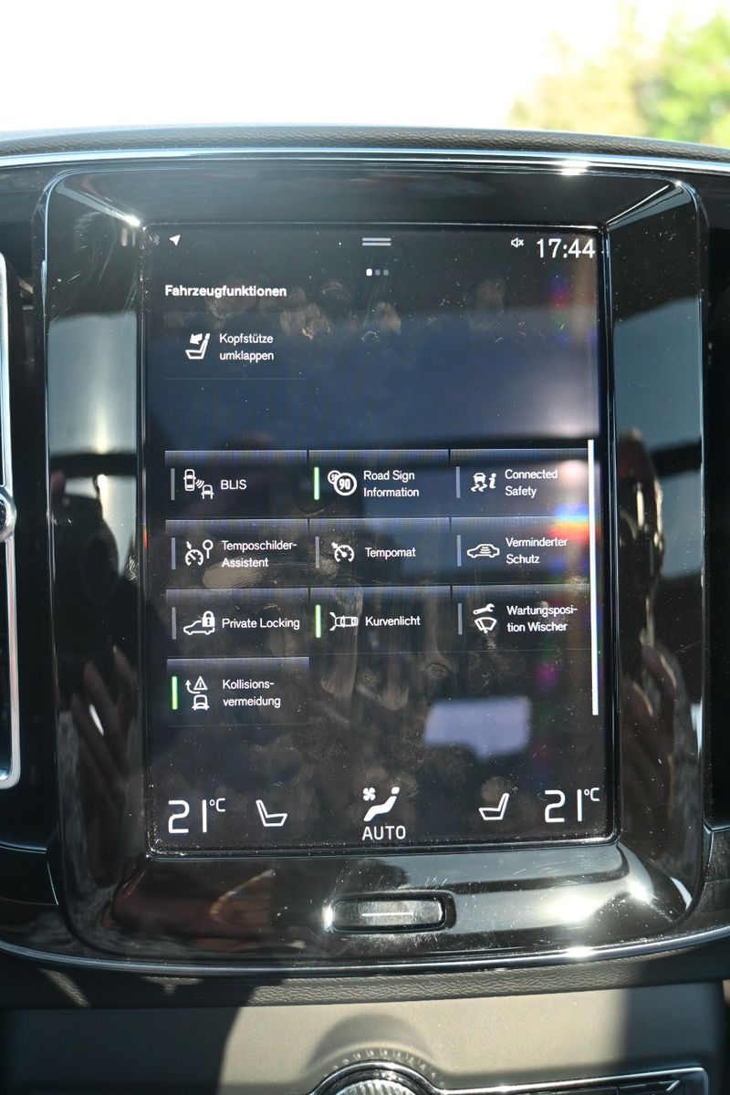 Fahrzeugabbildung Volvo XC40 Ultimate Dark T5 PHEV Ultimate*360°*PANO*