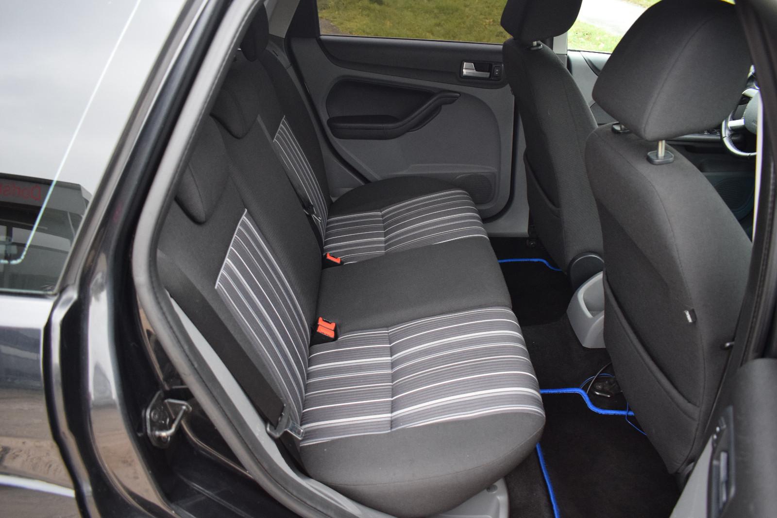 Ford Focus 2009 — photo 11