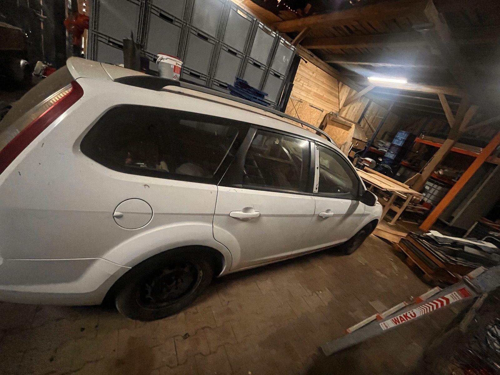 Ford Focus 2009 — photo 14