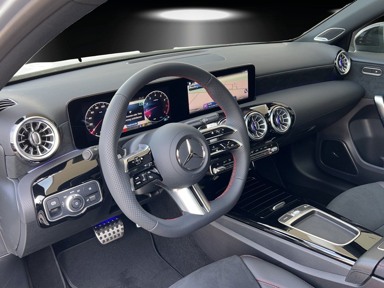 Fahrzeugabbildung Mercedes-Benz A 250 4M AMG PANO Burme NIGHT KeyGO 19"
