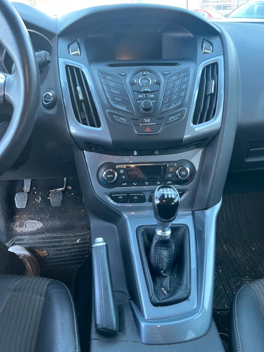 Ford Focus 2013 — photo 10
