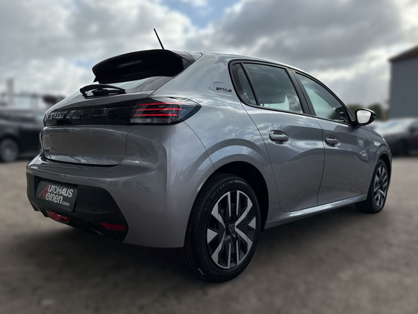 Fahrzeugabbildung Peugeot 208 Style 1.2 PureTech 100 Fahrerprofil DAB SHZ