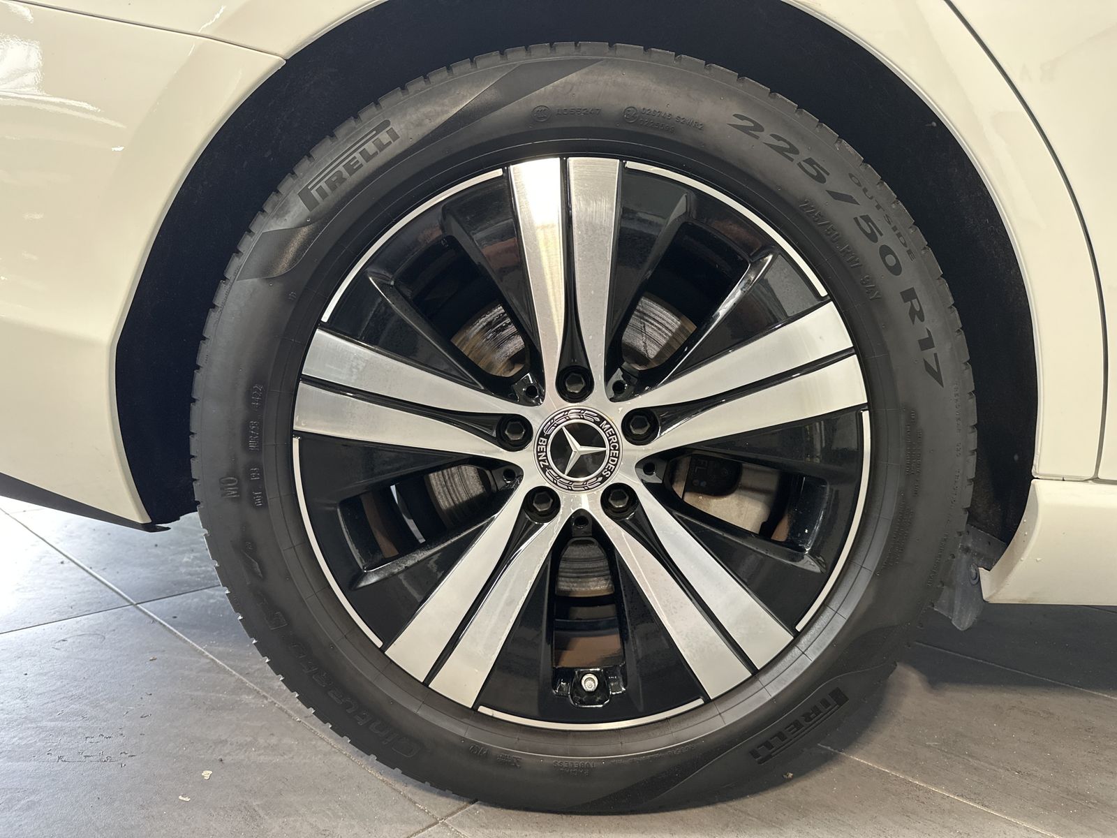 Fahrzeugabbildung Mercedes-Benz C 200d T Avantgarde NAV+LED+ACC+DISTRONIC+VCOCK