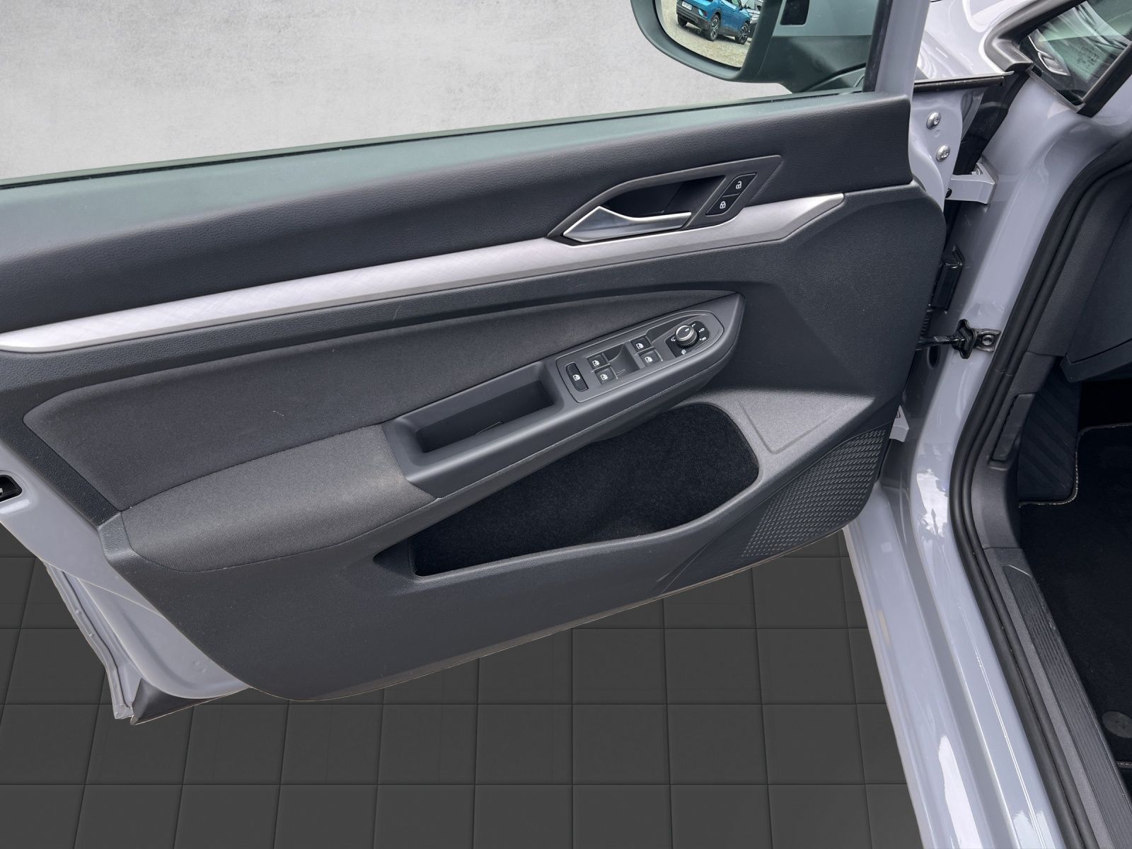 Golf VIII 1.0 eTSI DSG Navi*ACC*Standhzg.*LED
