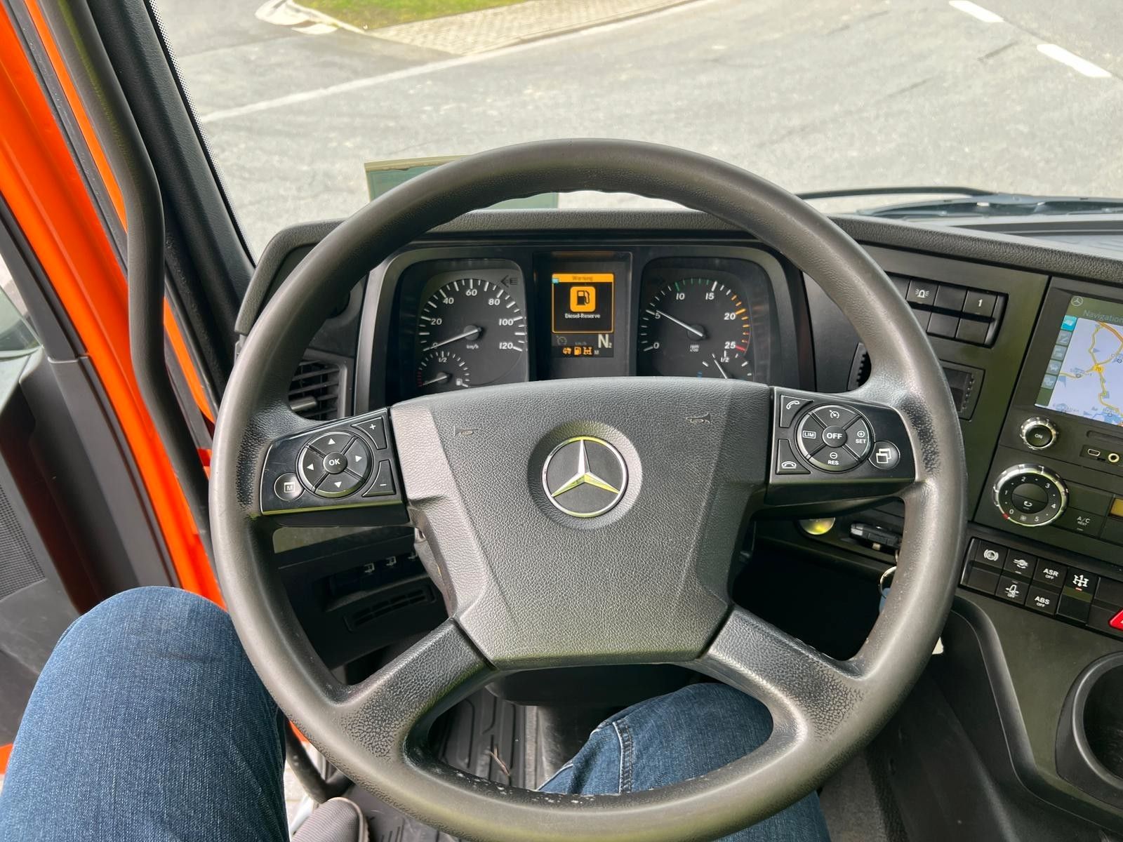 Fahrzeugabbildung Mercedes-Benz Arocs 2643 Kipper PK 18002 Kran Bordmatik