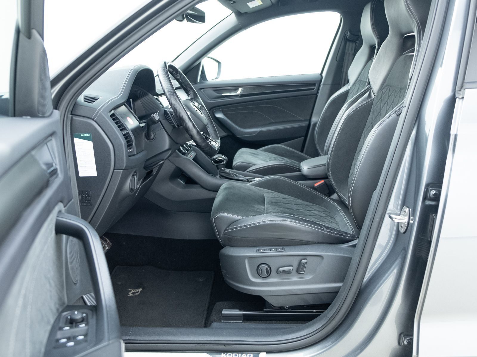 Skoda Kodiaq 2.0 TDI Sportline 4x4 DSG*RFK*AHK*NAV*APP foto 12