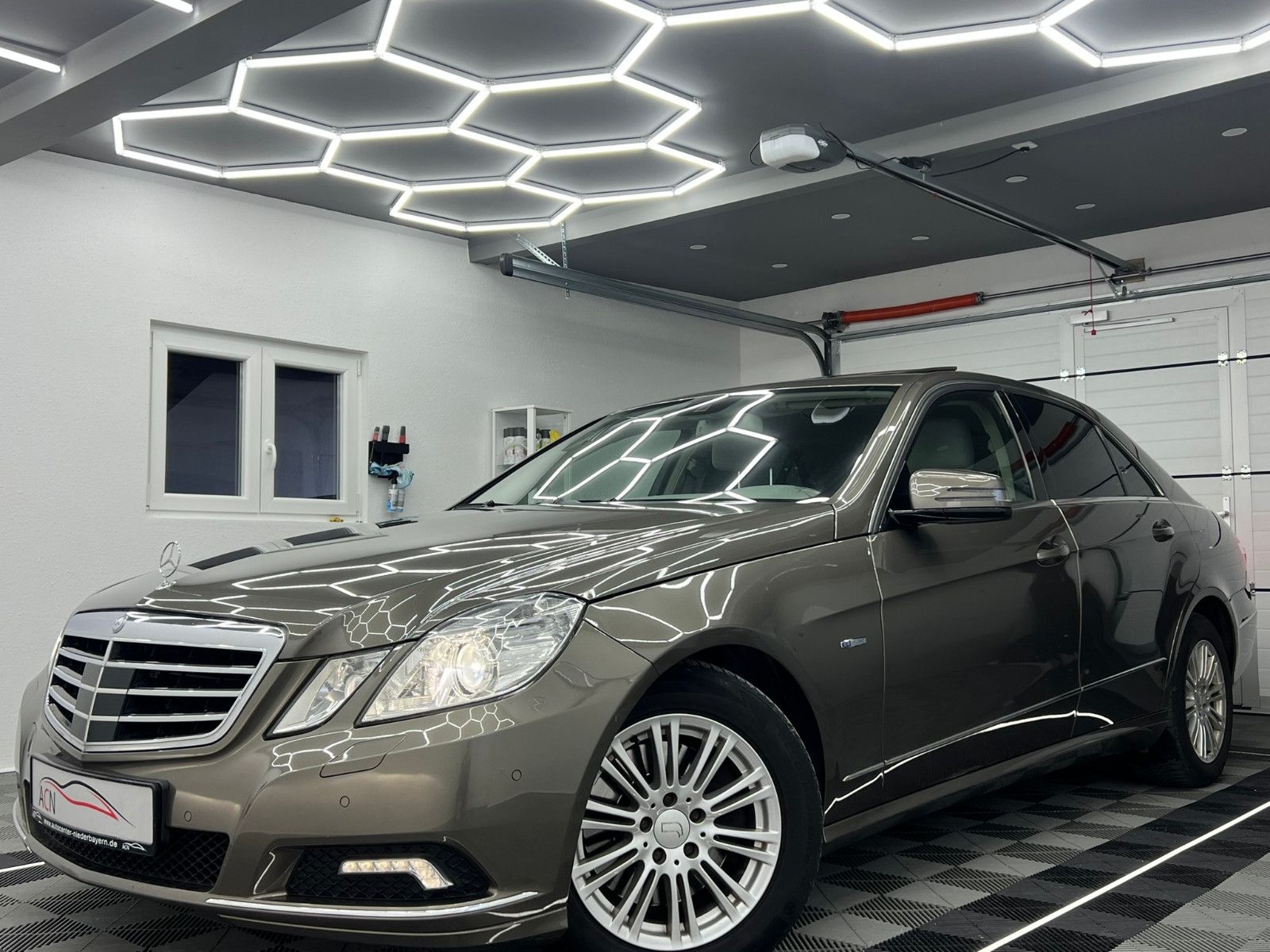 Fahrzeugabbildung Mercedes-Benz E 350 CGI BlueEfficiency/ACC/H&K/eGSD/ELEGANCE