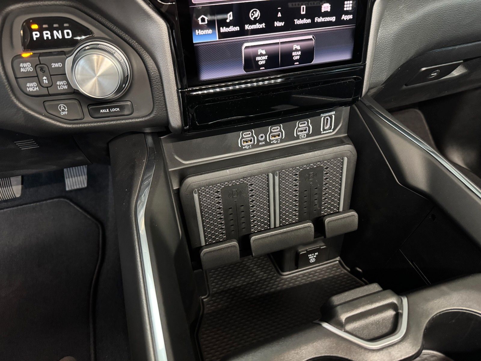 Fahrzeugabbildung Dodge RAM 1500 Crew Cab Laramie Night 5.7 V8 MY 2026