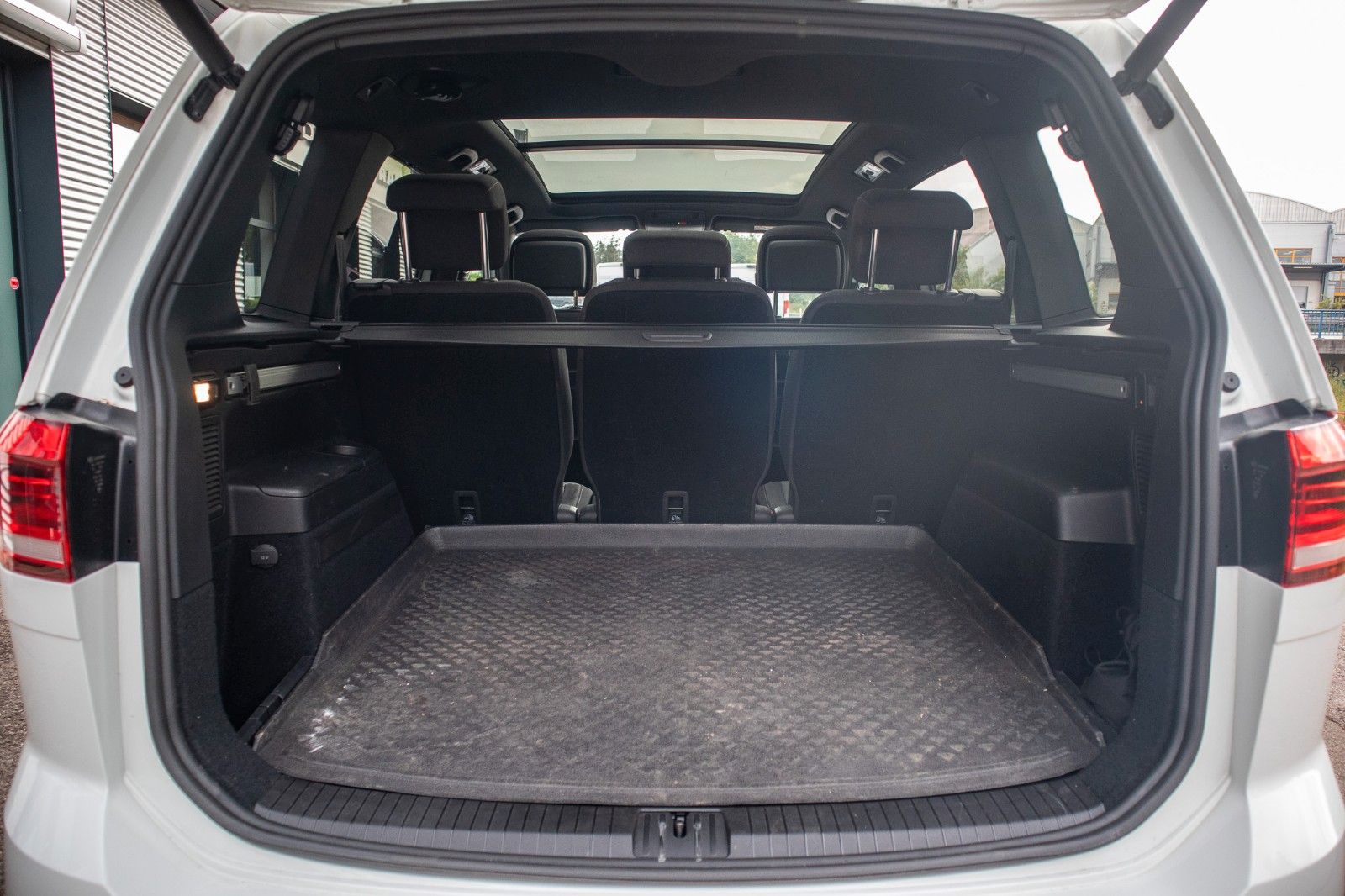 Fahrzeugabbildung Volkswagen Touran Highline R-Line*AHK*DSG*PANO*