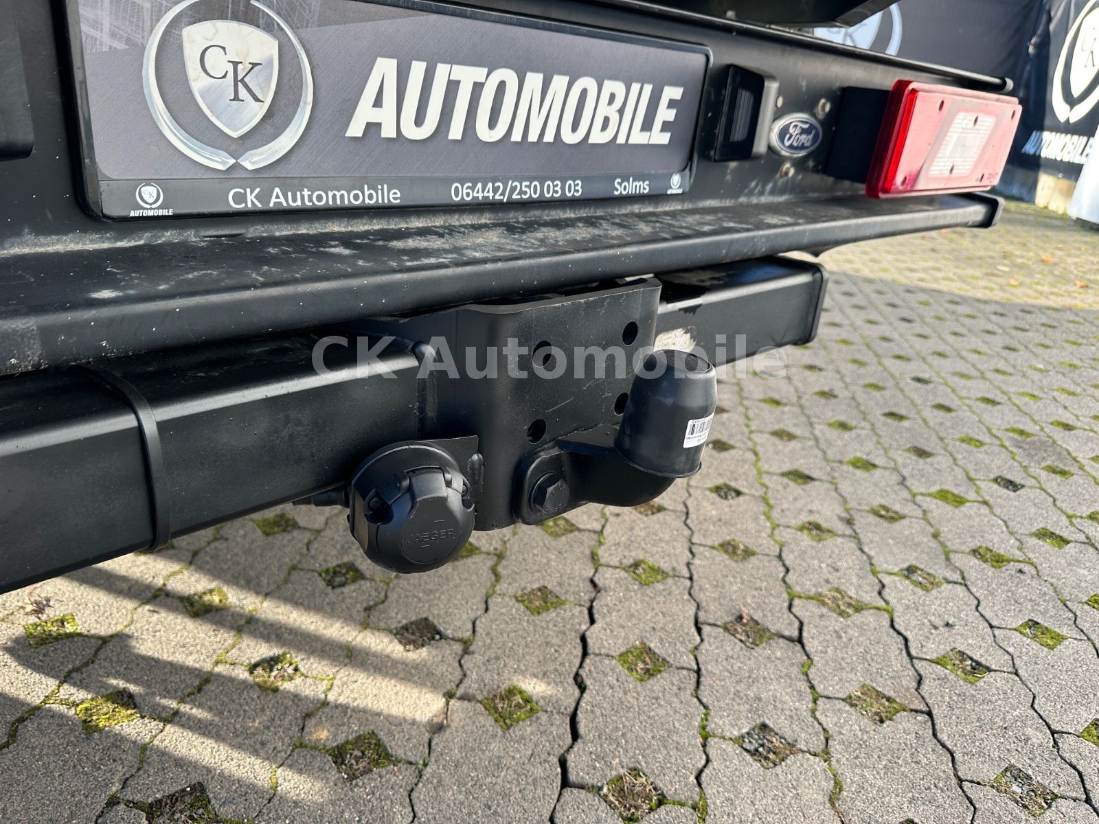 Fahrzeugabbildung Ford Transit Pritsche 350 L2 DoKA/7 Sitze/Klima/AHK