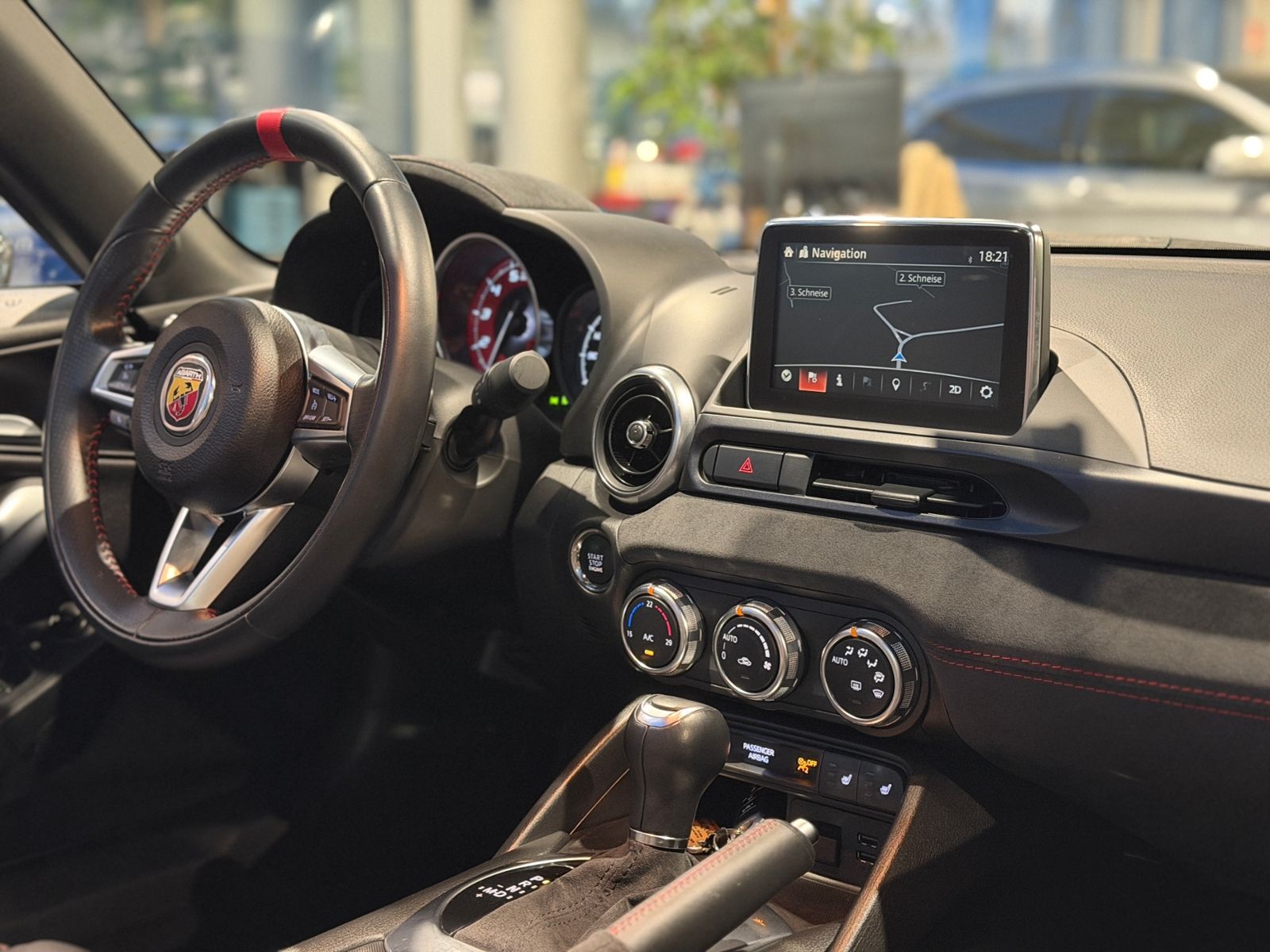 Fahrzeugabbildung Abarth 124 Spider 1.4 MultiAir Turbo AT Turismo LED NAV