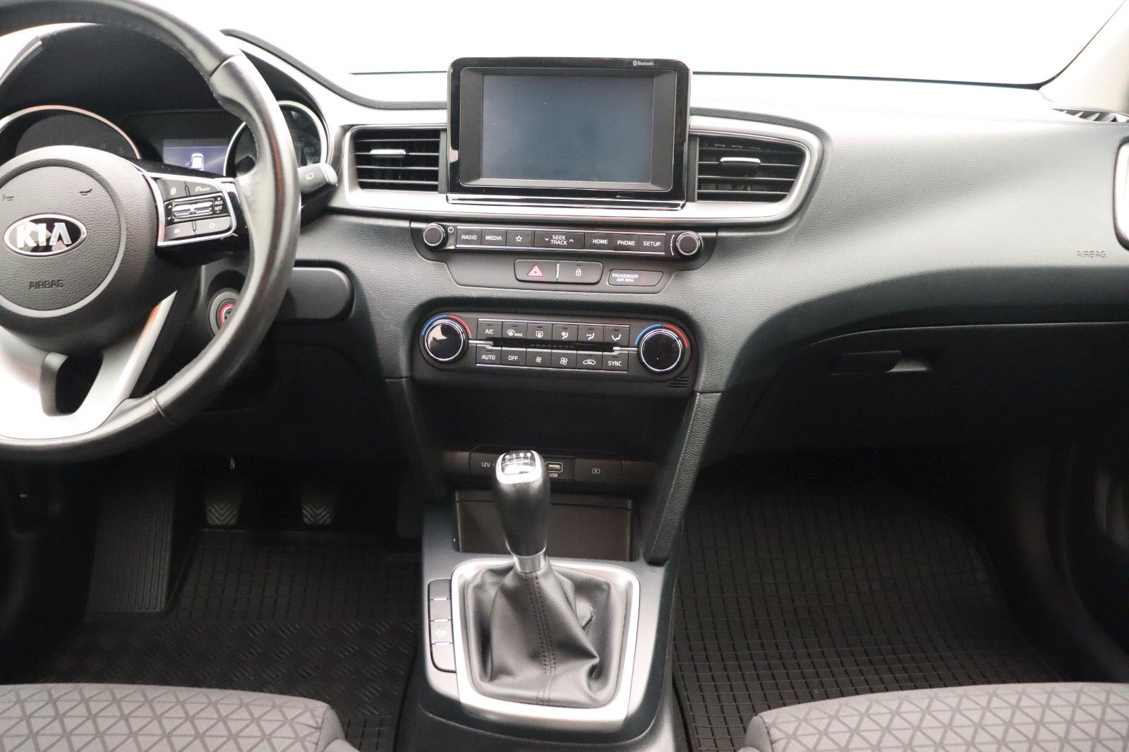 Fahrzeugabbildung Kia Ceed 1.4 TEMPO SHZ LDA