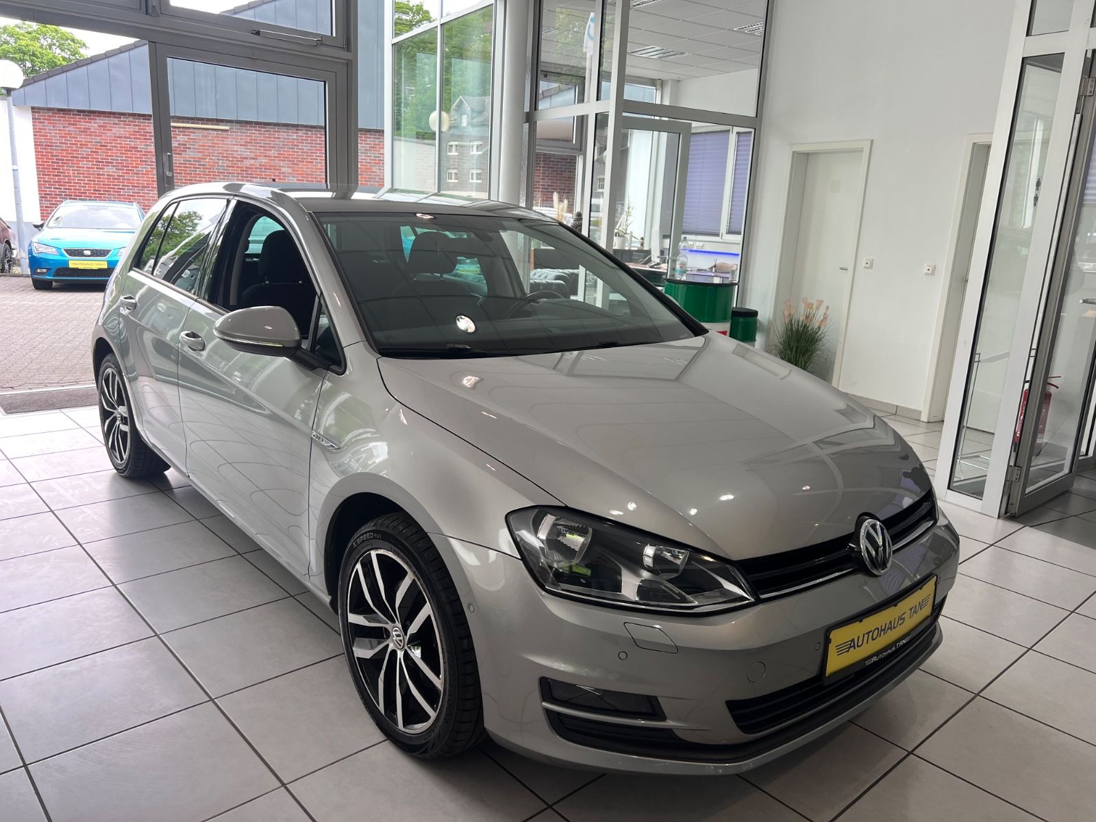 Fahrzeugabbildung Volkswagen Golf VII Lim. Cup 1.6 TDI DSG