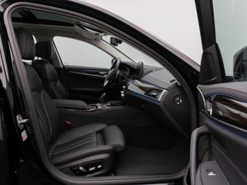 Fahrzeugabbildung BMW 530e xD Tour Luxury Line ACC HUD Pano Laser 360°