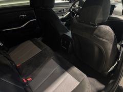 Fahrzeugabbildung BMW 320i Touring M Sport Sportautom-AHK/HeadUp/ 17LM