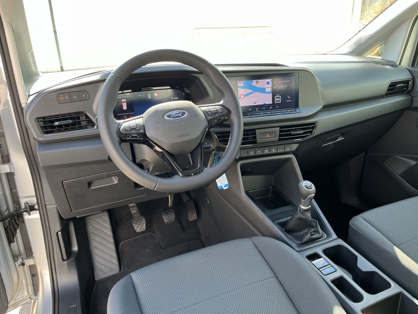 Fahrzeugabbildung Ford Tourneo Connect Trend AHK-abnehmbar Digitales Co