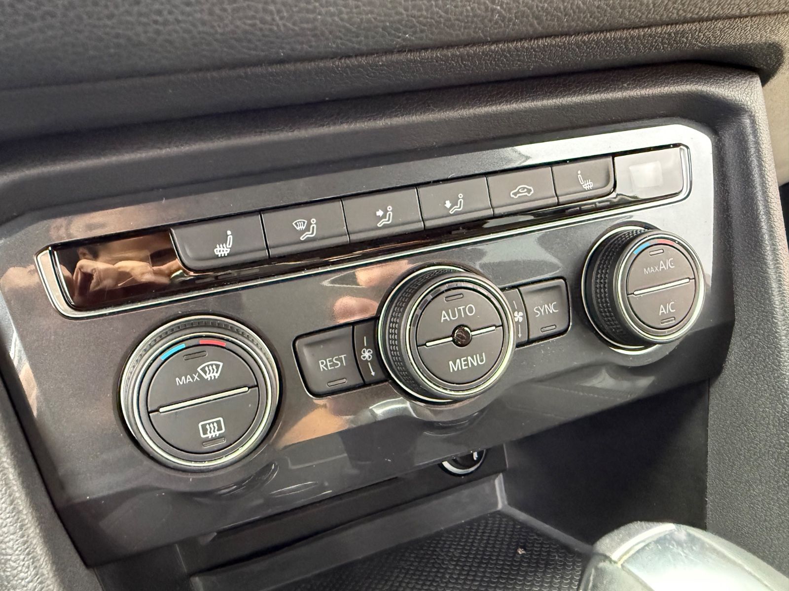 Tiguan Allspace Highline 4Motion*7-SITZER*NAVI*2