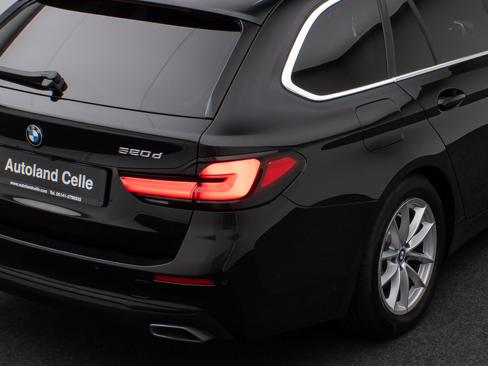 Fahrzeugabbildung BMW 520d Panorama Kamera DAB HiFi ACC Alarm M Sport