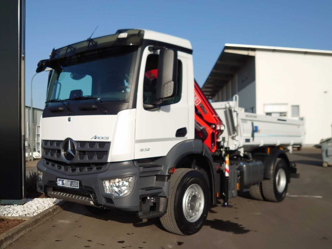 Fahrzeugabbildung Mercedes-Benz Arocs 1832 KK 4x2 Kipper+Kran Fassi F120+Funk