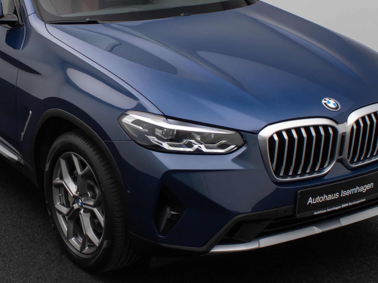 Fahrzeugabbildung BMW X3 xD30i AHK Kamera DAB Komfort Memory Leder 19"