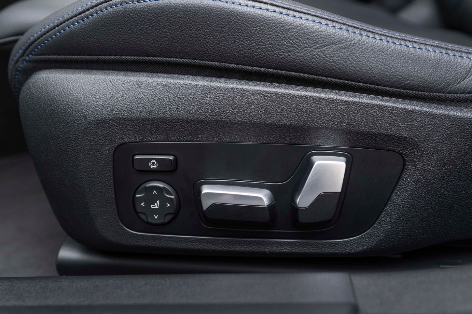 Fahrzeugabbildung BMW i4 M50 GC H&K LASERLICHT KAM CARPLAY ACC M+S