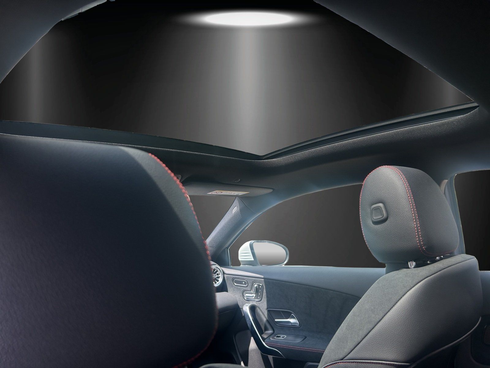 Fahrzeugabbildung Mercedes-Benz A200 Limo AMG Prem DISTR Pano AHK Memo LED KeyGo