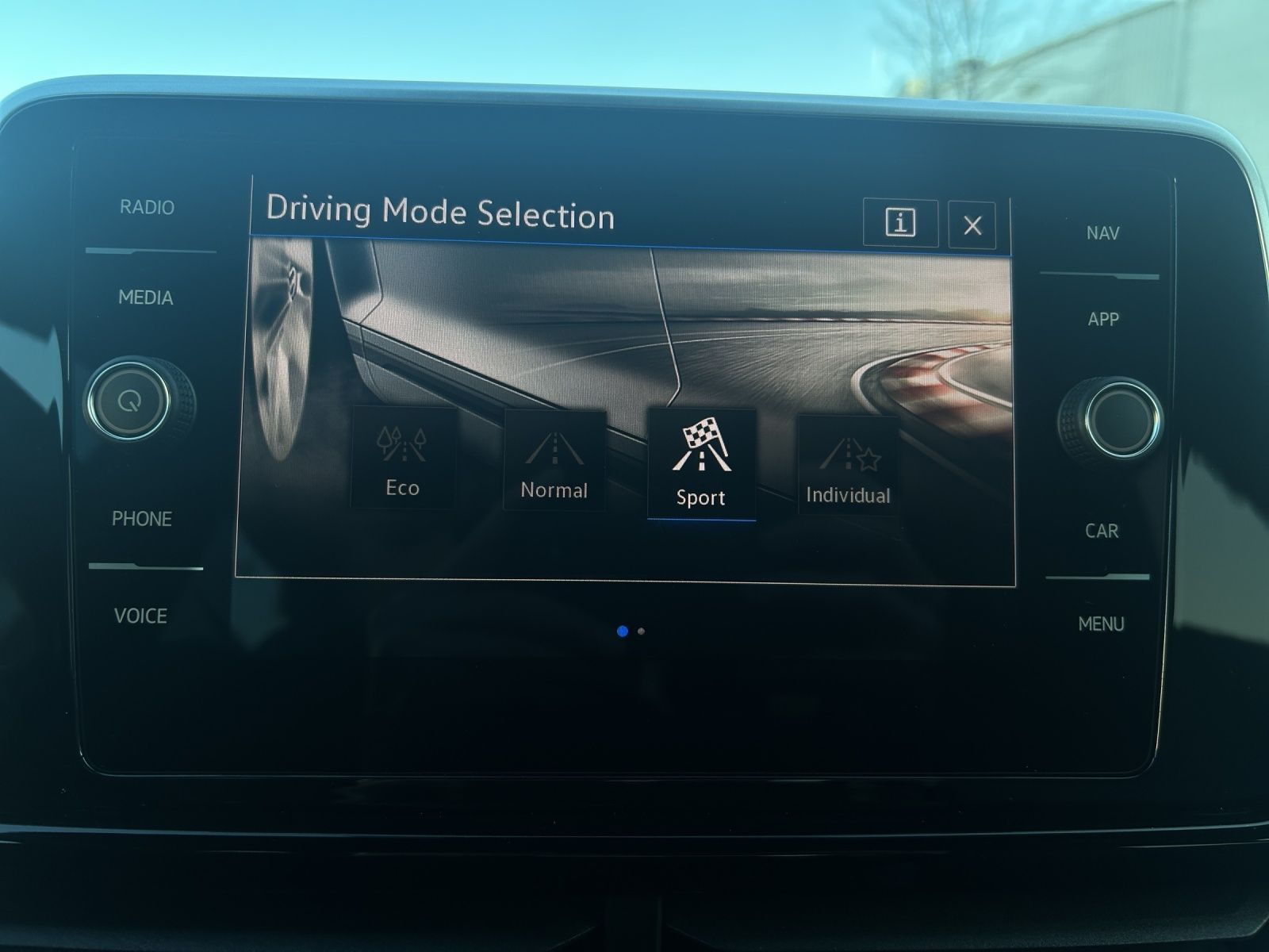 Fahrzeugabbildung Volkswagen T-Roc R-Line TSI IQ.Light ACC SH RearView AppCon