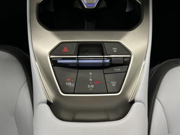 2025 BMW IX3 缩略图 21