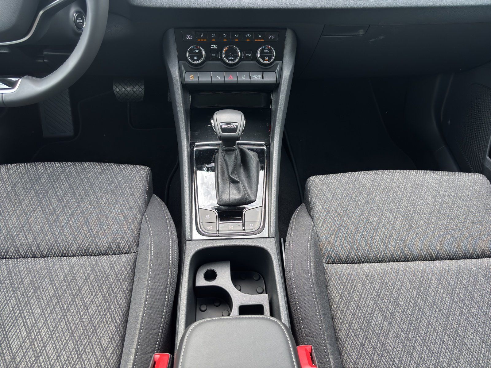 Fahrzeugabbildung SKODA Karoq Balance 1,5 TSI 110 kW DSG MATRIX/RFK/AHK