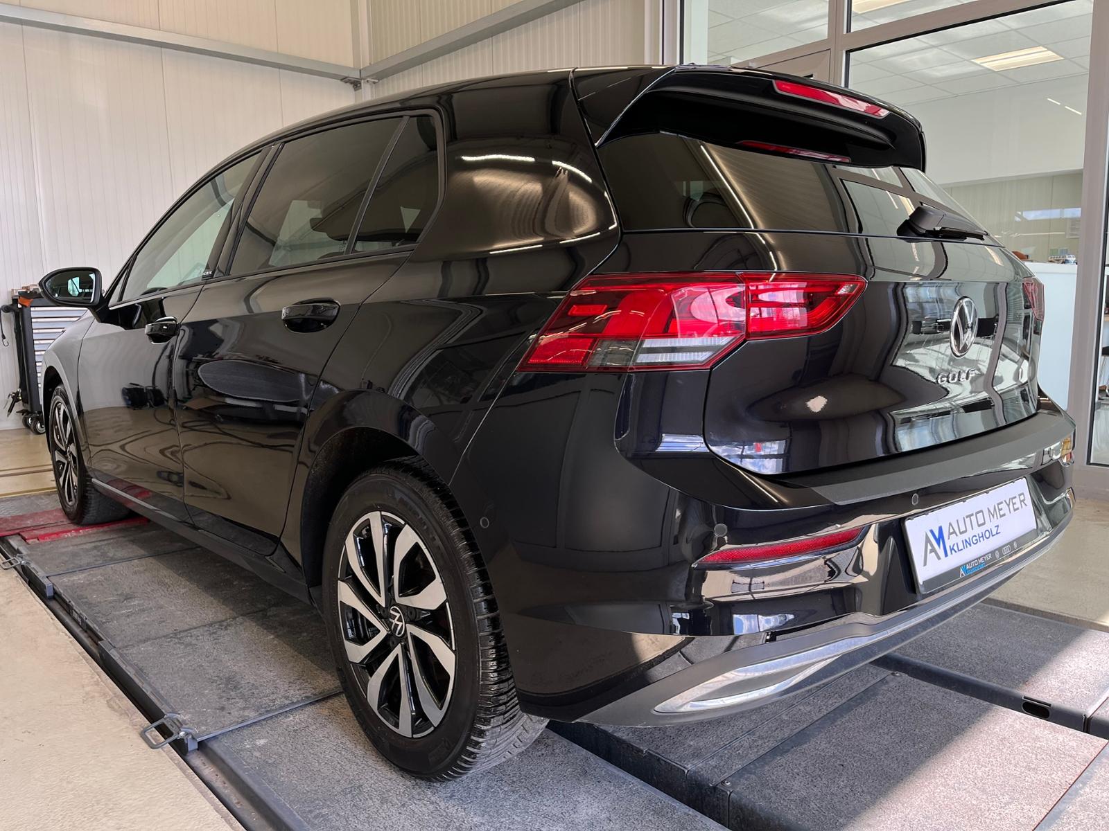 Volkswagen Golf VIII ACTIVE 1.5 TSI Standhzg. HUD Navi LEDP