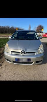 Toyota Verso Gas/ Benzin Automatik - gebrauchte Toyota Corolla Verso aus dem Jahr 2005