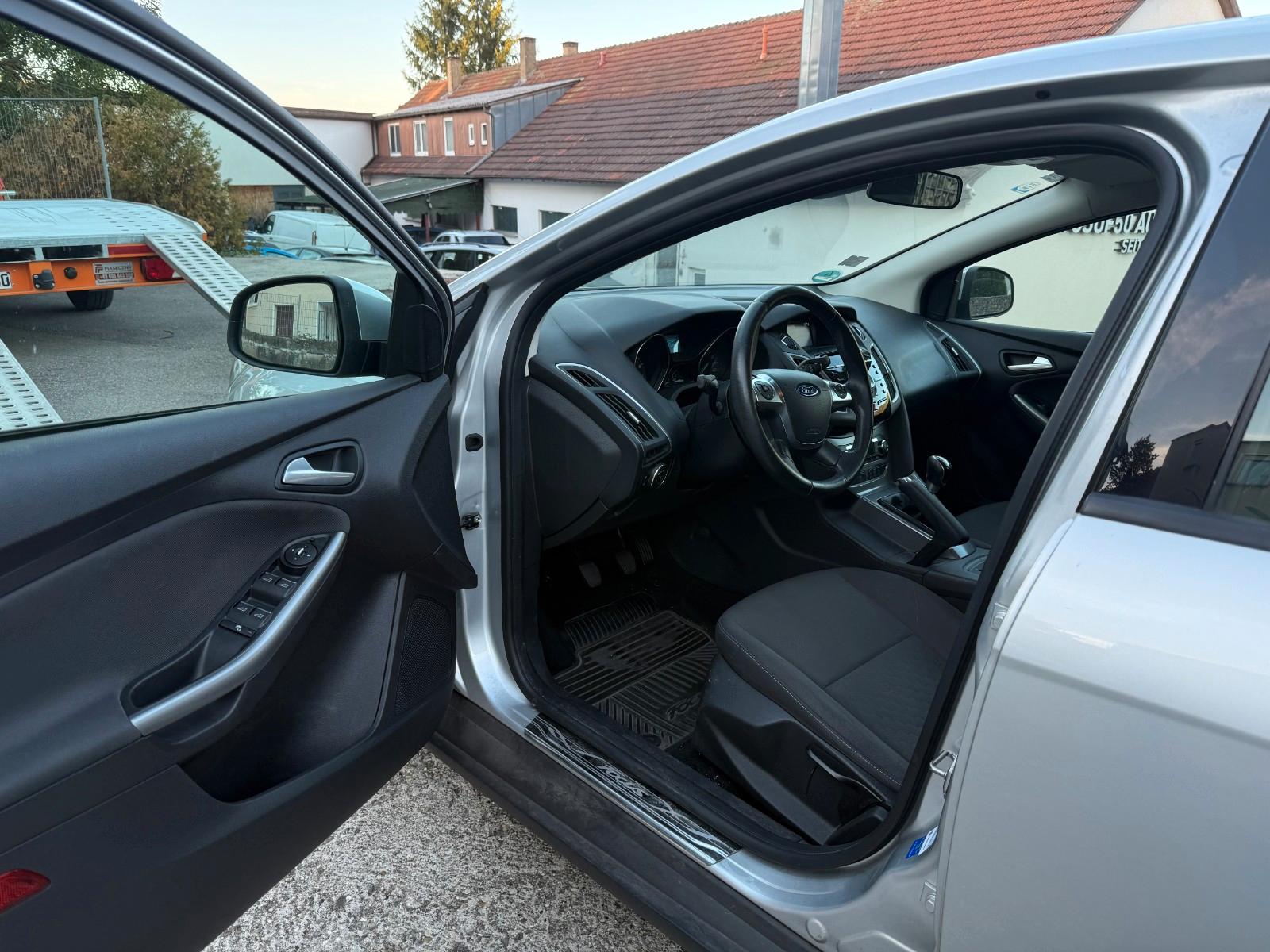 Ford Focus 2013 — photo 9