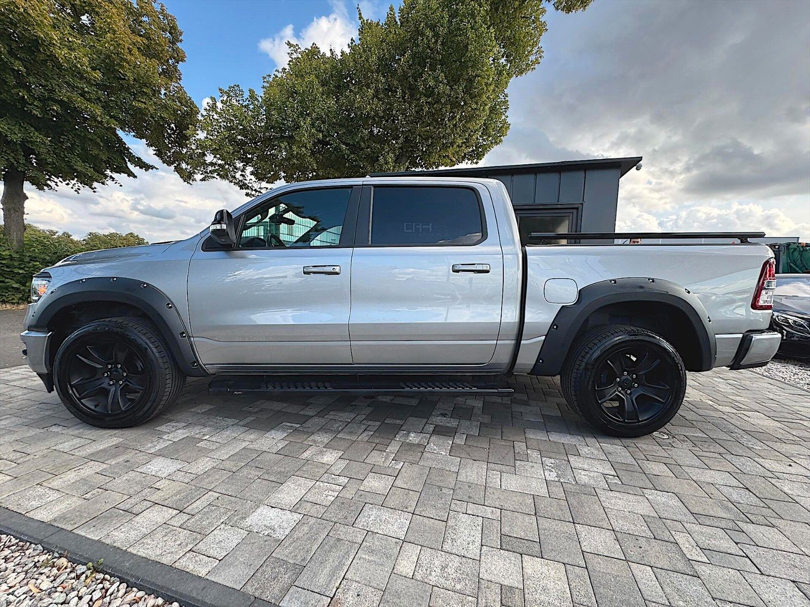 Fahrzeugabbildung Dodge RAM 5.7 V8 HEMI NightEdition OFFROAD CrewCab 4x4