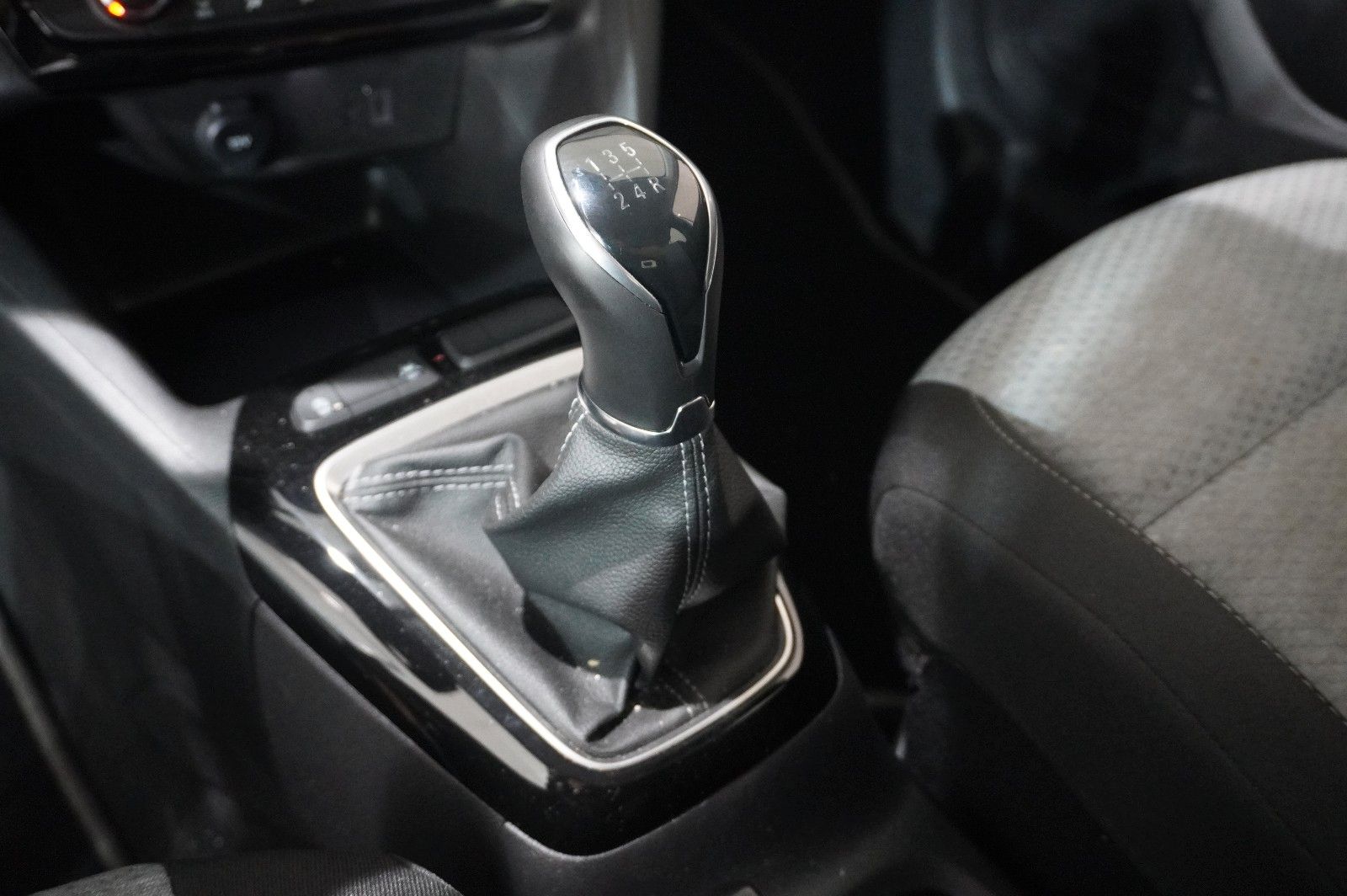 Fahrzeugabbildung Opel Corsa F 1.2 FACELIFT NAVI/LED/KAMERA/VIRTU./DAB+