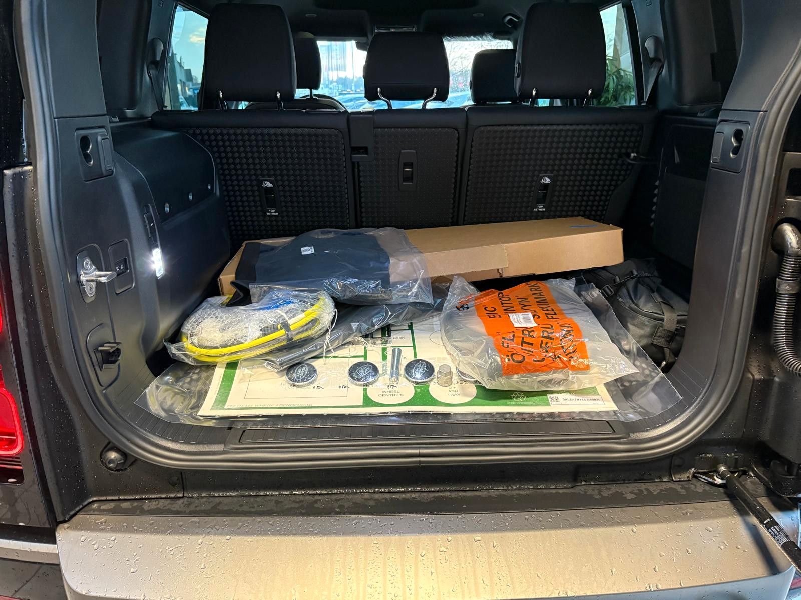 Fahrzeugabbildung Land Rover Defender 110 Hybrid X-Dynamic SE/P 300 E